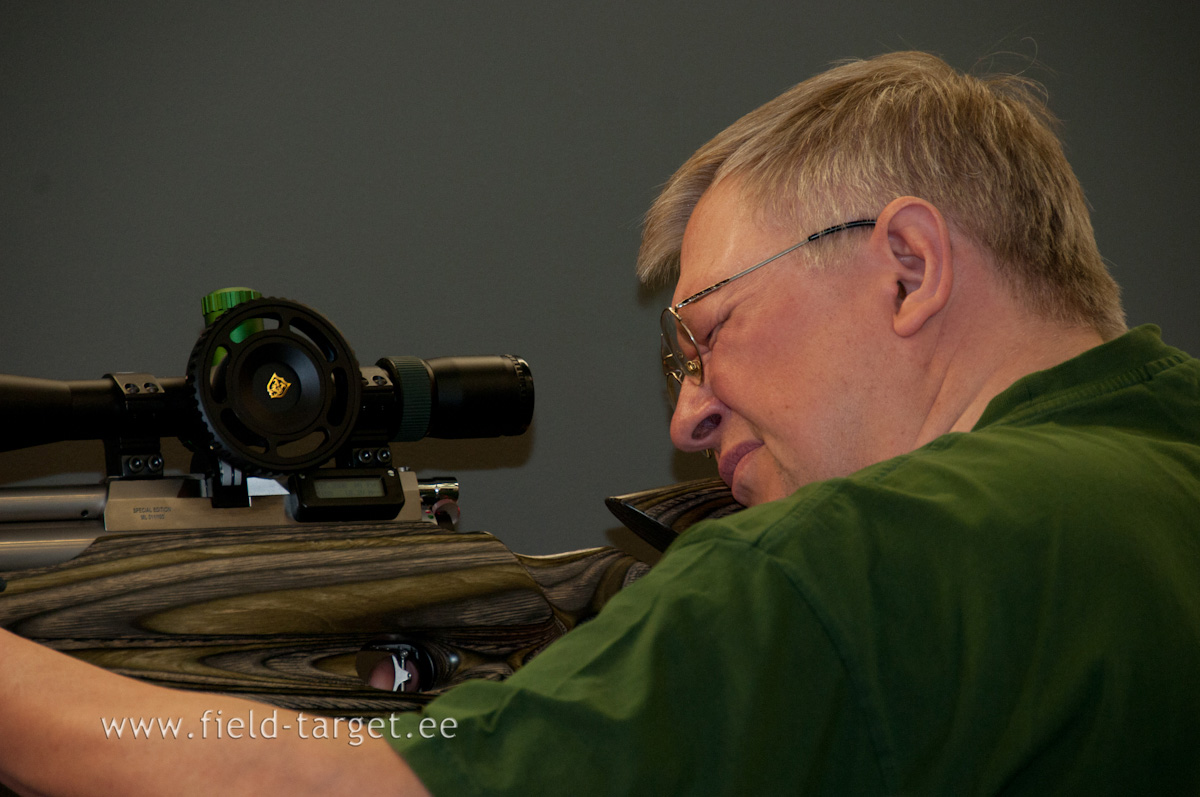 Seadistatav põsetugi annab silmale õige asendi